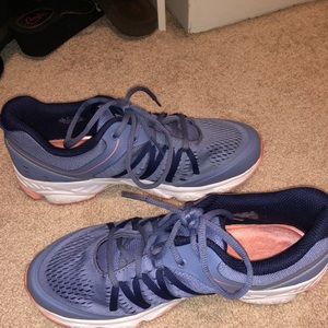 Women’s Ryka walking shoe 8.5 W